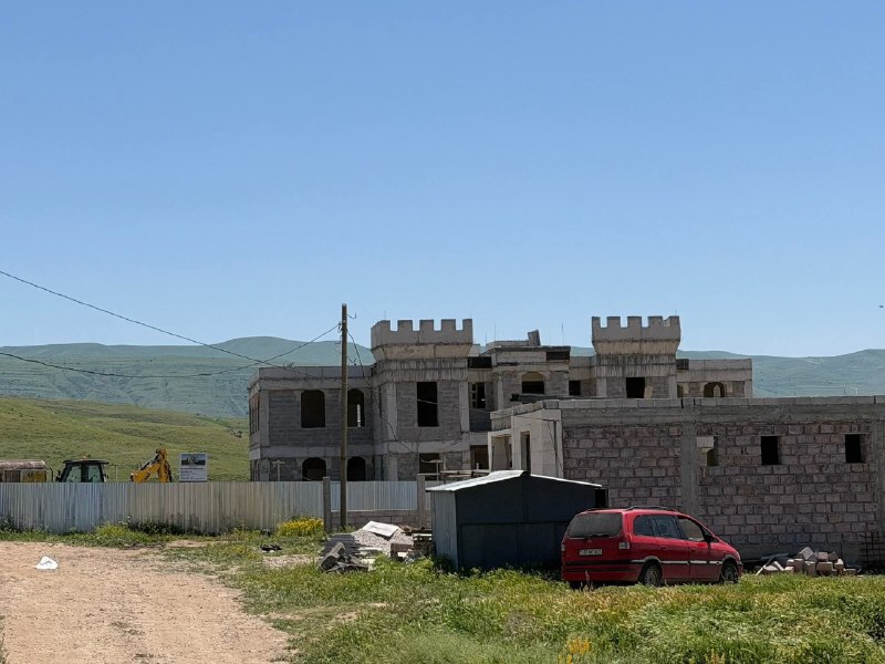 В селе Зар Котайка одновременно строят новую школу и детсад