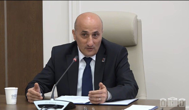 Председатель ЦИК Ваагн Овакимян на обсуждении бюджета в парламенте Армении