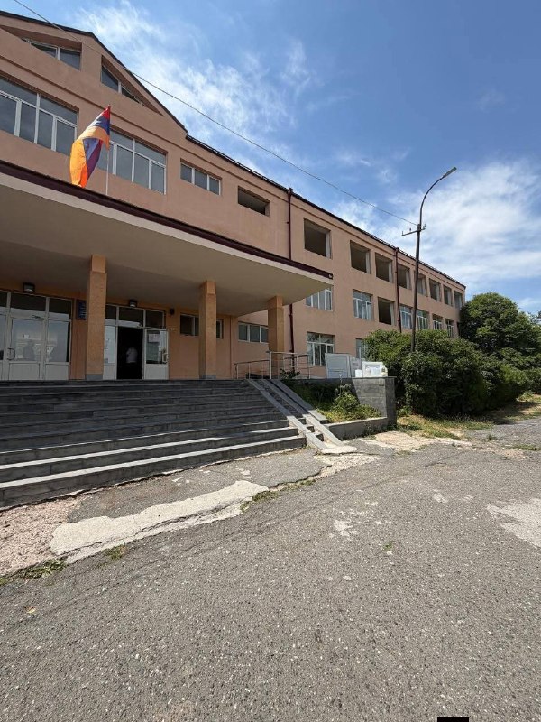 Рабочая группа ФТРА во главе с Саргисом Багиняном на стройплощадке школы в Аштараке