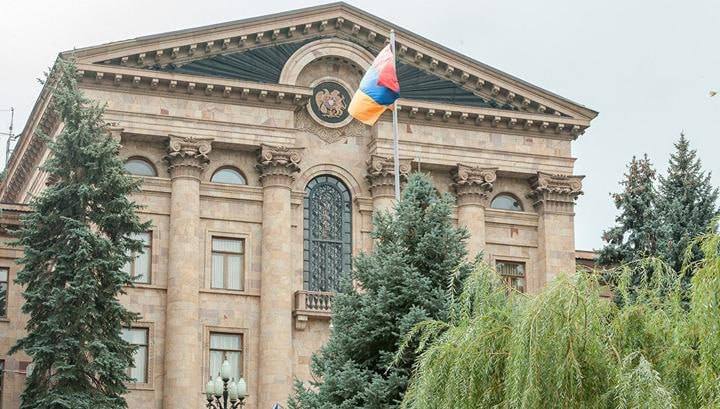 Правительство Армении созывает внеочередную сессию парламента 2 июля: что известно