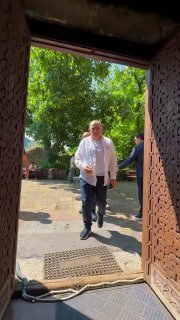 Никол Пашинян в церкви Сурб Аствацацин в селе Бжни Котайкской области