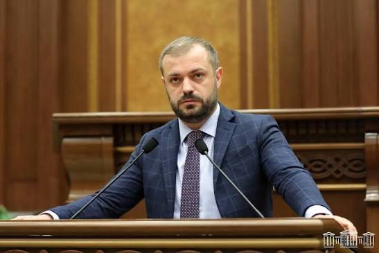 Министр экономики Армении Геворг Папоян на пресс-конференции
