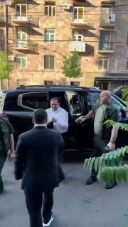 Сурен Папикян встретился с молодёжью «Гражданского договора» в Абовяне
