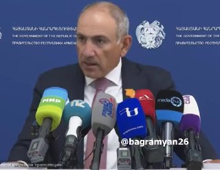 Никол Пашинян отвечает на вопросы журналистов в Абовяне, Котайк