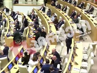 Драка в парламенте Грузии: депутаты вступили в потасовку после отчета премьера Кобахидзе