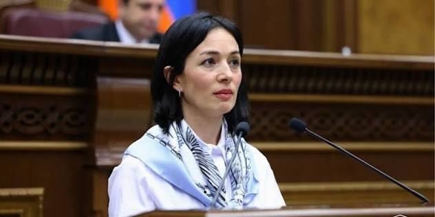 Министр ОНКС РА Жанна Андреасян выступает на пресс-конференции в Ереване