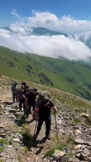 Никол Пашинян на вершине горы Хуступ