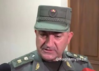 Эдвард Асрян, первый замминистра обороны РА, выступает с заявлением о гражданах из-за рубежа и учебных сборах в Абовяне