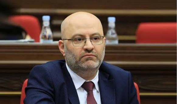 Губернатор Ширака Давид Арушанян отказался от депутатского мандата — решение повлияет на выборы в Абовяне?