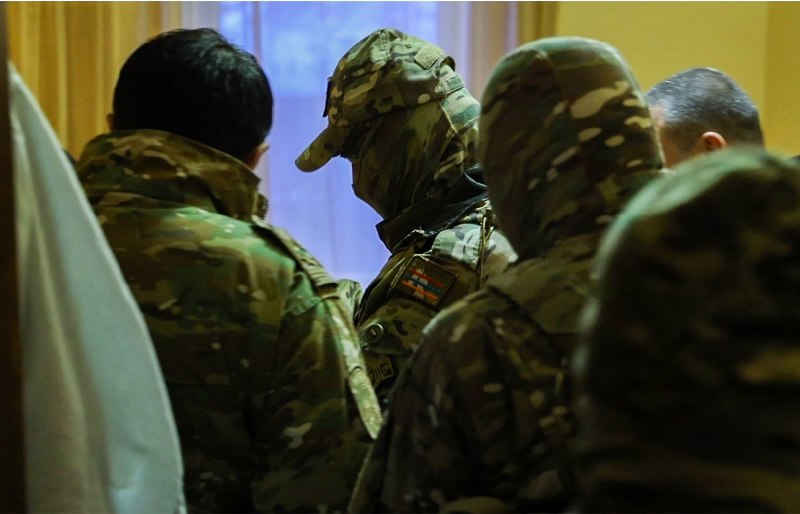 Сотрудники полиции и Следственного комитета проводят обыски в Армавирской области 2 июня.