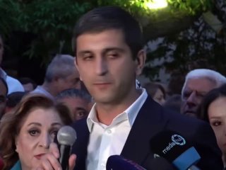 Сторонники проигравших кандидатов устроили акцию у ЦИК в Абовяне