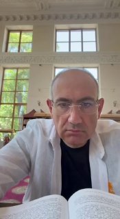 Никол Пашинян в читальном зале Национальной библиотеки Армении в Ереване