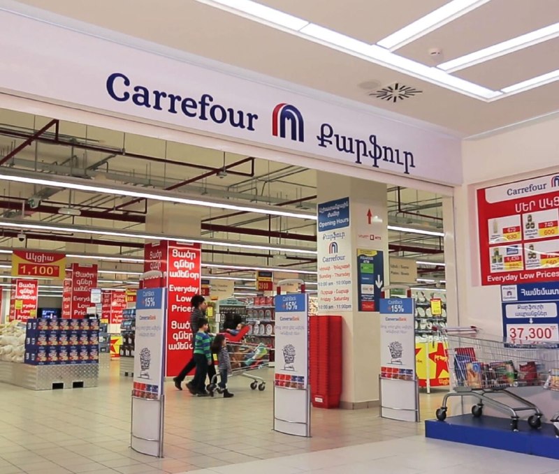 В Carrefour в Абовяне выявлены нарушения: просрочка и запрещённые пакеты