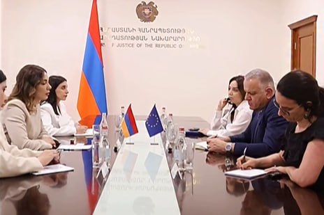 Министр юстиции Армении и глава делегации ЕС обсудили сотрудничество в Абовяне