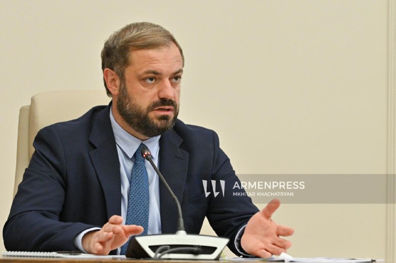 Министр экономики Армении Геворг Папоян выступает в Национальном Собрании, Абовян