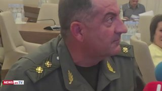Начальник Генштаба Эдвард Асрян на пресс-конференции в Абовяне