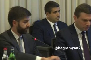 Премьер-министр Армении Никол Пашинян выступает перед хозяйствующими субъектами в Абовяне