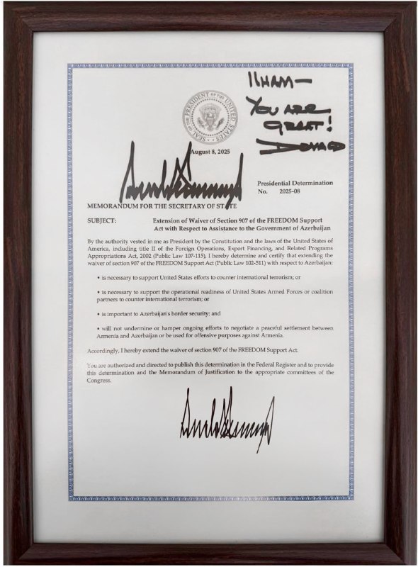 Меморандум о продлении приостановки 907 поправки, подписанный Дональдом Трампом, с личной надписью Ильхаму Алиеву