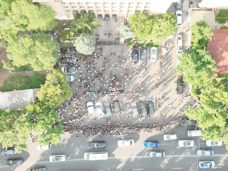 В Абовяне митинг оппозиции собрал менее 200 человек, утверждает источник