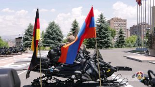 Армения получила из Германии 16 снегоходов для армии: Сурен Папикян